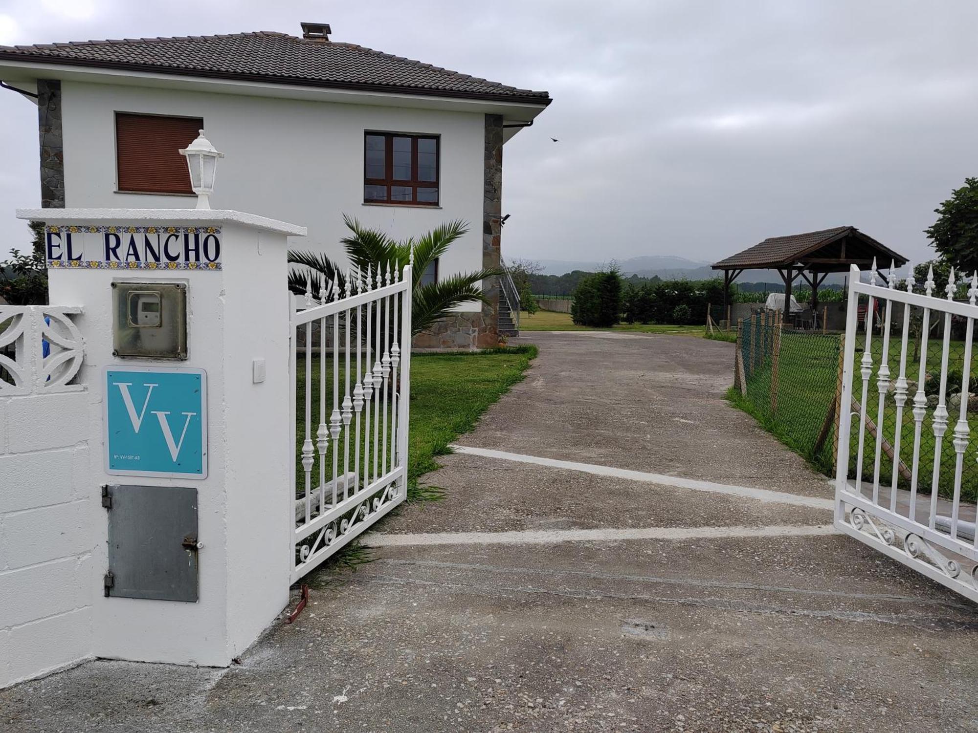 Villa El Rancho Busto - Luarca Esterno foto